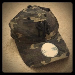 NWOT camo 920 New Era Yankees cap